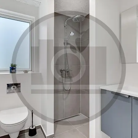 4 Bedroom Beautiful In