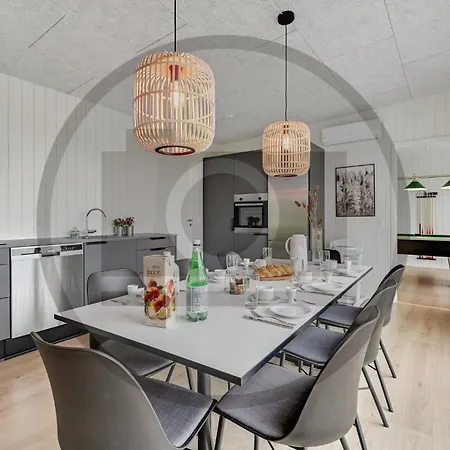 4 Bedroom Beautiful In *