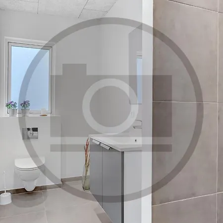 4 Bedroom Beautiful In Casa vacanze Løgstrup