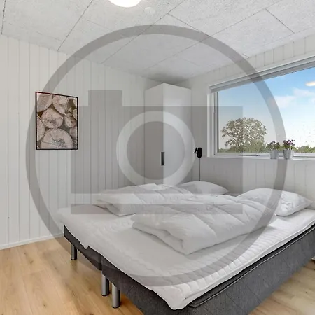 4 Bedroom Beautiful In Casa vacanze