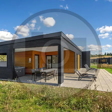 4 Bedroom Beautiful In Casa vacanze *