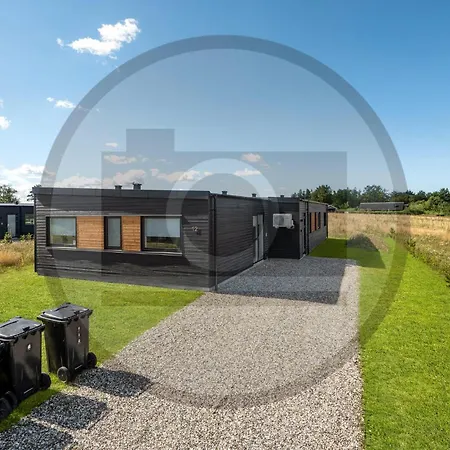 4 Bedroom Beautiful In Casa vacanze Løgstrup