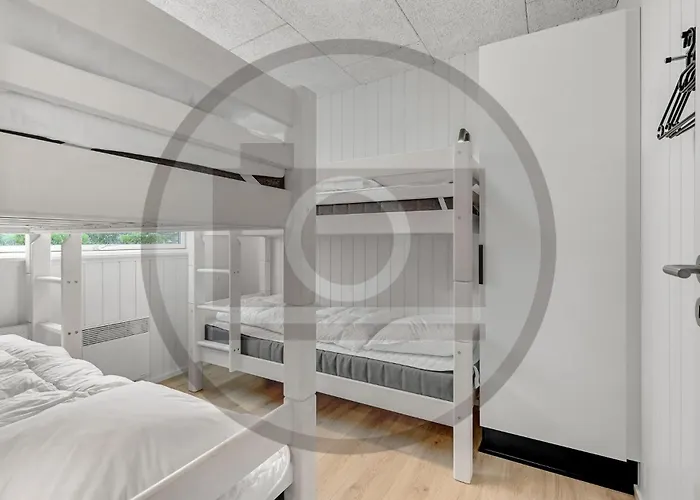 4 Bedroom Beautiful In Σπίτι διακοπών Løgstrup