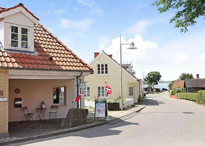 4 Bedroom Beautiful In Løgstrup